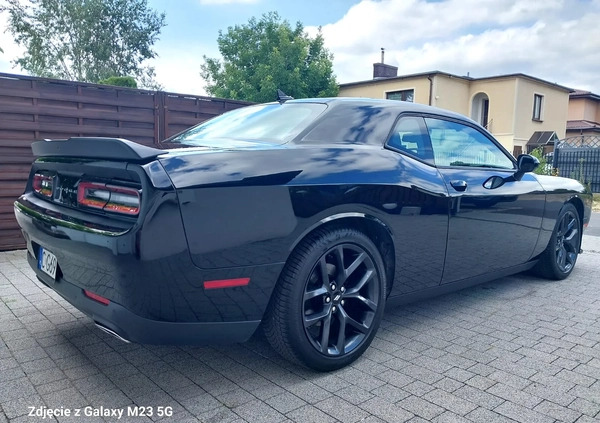 Dodge Challenger cena 145000 przebieg: 105000, rok produkcji 2019 z Łabiszyn małe 742